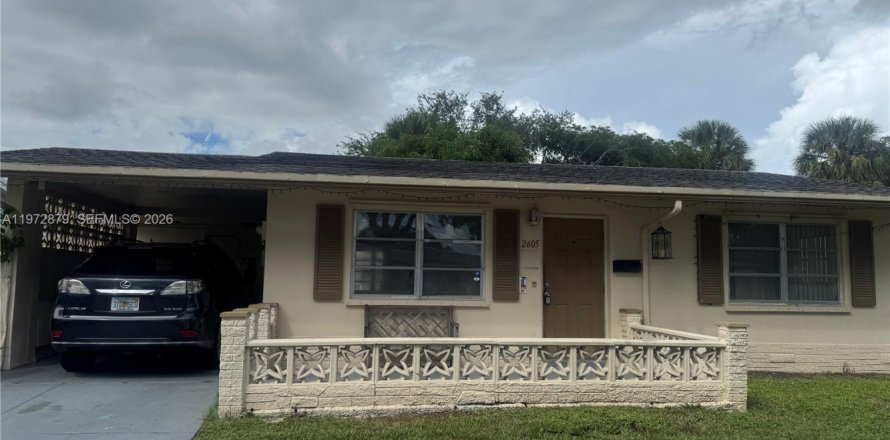 House in Tamarac, Florida 2 bedrooms, 93.65 sq.m. № 2033085