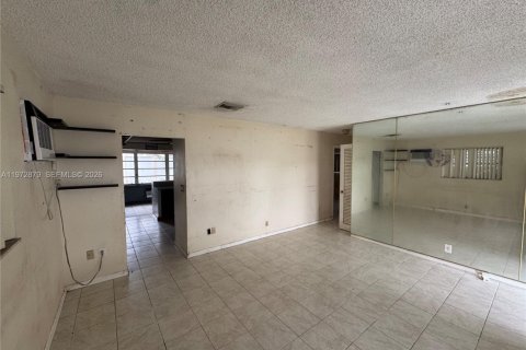 House in Tamarac, Florida 2 bedrooms, 93.65 sq.m. № 2033085 - photo 4