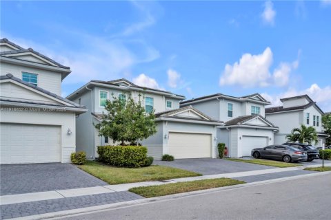 Купить виллу или дом в Дирфилд-Бич, Флорида 4 спальни, 197.88м2, № 1974433 - фото 13