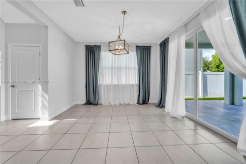 Купить виллу или дом в Дирфилд-Бич, Флорида 4 спальни, 197.88м2, № 1974433 - фото 8