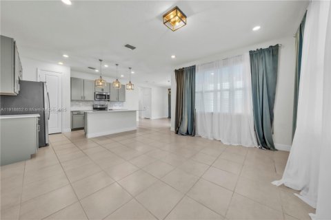 Купить виллу или дом в Дирфилд-Бич, Флорида 4 спальни, 197.88м2, № 1974433 - фото 11