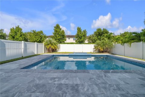 Купить виллу или дом в Дирфилд-Бич, Флорида 4 спальни, 197.88м2, № 1974433 - фото 22