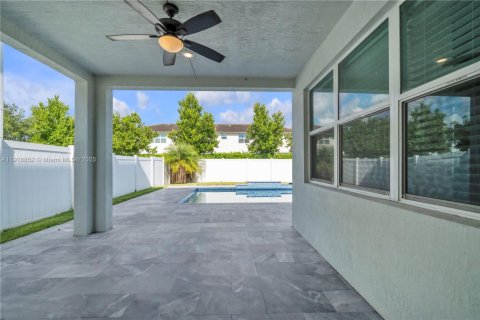 Купить виллу или дом в Дирфилд-Бич, Флорида 4 спальни, 197.88м2, № 1974433 - фото 19