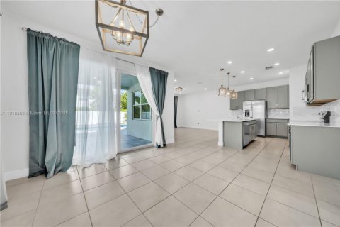 Купить виллу или дом в Дирфилд-Бич, Флорида 4 спальни, 197.88м2, № 1974433 - фото 9