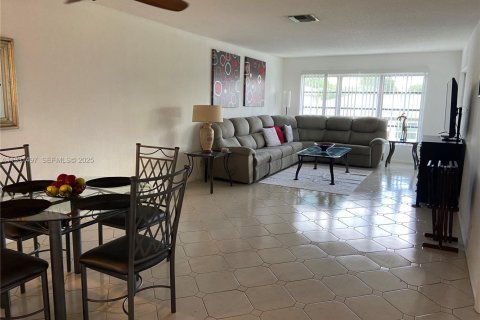 Снять в аренду квартиру в Делрей-Бич, Флорида 2 спальни, 111.3м2, № 1990244 - фото 15