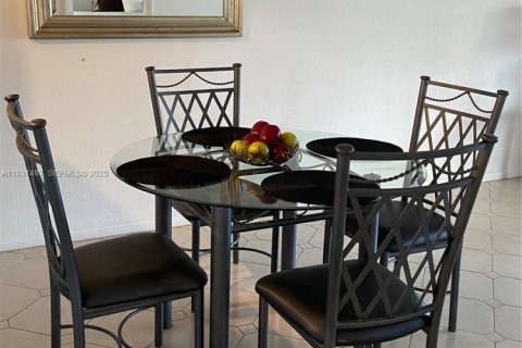 Снять в аренду квартиру в Делрей-Бич, Флорида 2 спальни, 111.3м2, № 1990244 - фото 17