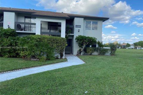 Снять в аренду квартиру в Делрей-Бич, Флорида 2 спальни, 111.3м2, № 1990244 - фото 1