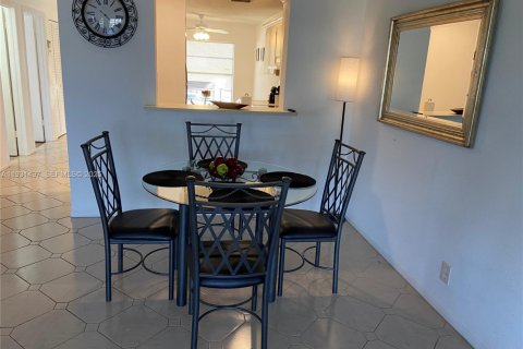 Снять в аренду квартиру в Делрей-Бич, Флорида 2 спальни, 111.3м2, № 1990244 - фото 16