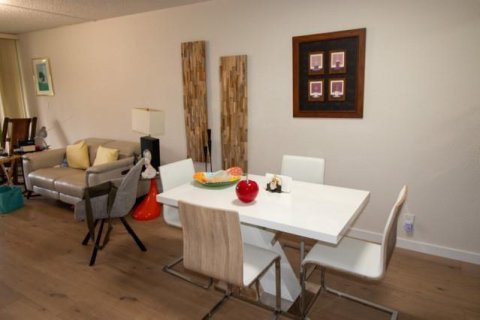 Condo in Pompano Beach, Florida, 2 bedrooms  № 2083675 - photo 5