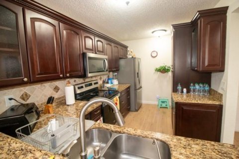 Condo in Pompano Beach, Florida, 2 bedrooms  № 2083675 - photo 2