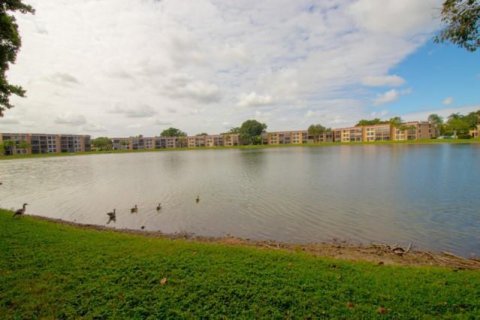 Condo in Pompano Beach, Florida, 2 bedrooms  № 2083675 - photo 11