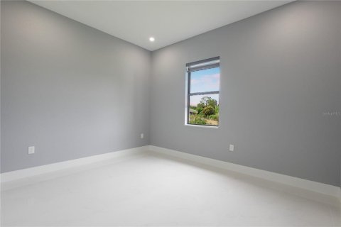 House in Lehigh Acres, Florida 3 bedrooms, 152.36 sq.m. № 2107862 - photo 5
