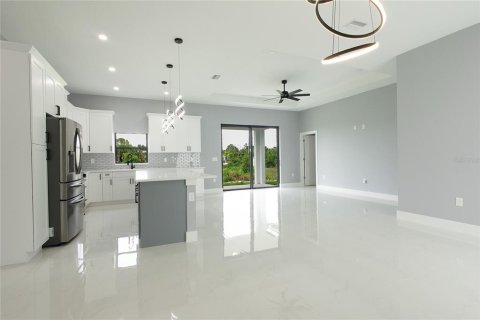 House in Lehigh Acres, Florida 3 bedrooms, 152.36 sq.m. № 2107862 - photo 2