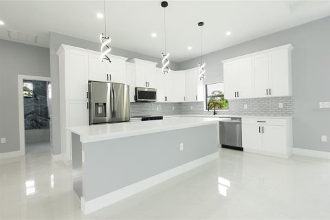 House in Lehigh Acres, Florida 3 bedrooms, 152.36 sq.m. № 2107862 - photo 11