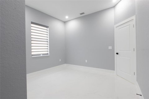 House in Lehigh Acres, Florida 3 bedrooms, 152.36 sq.m. № 2107862 - photo 9