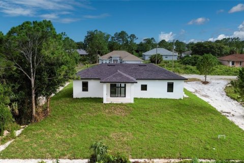 House in Lehigh Acres, Florida 3 bedrooms, 152.36 sq.m. № 2107862 - photo 16