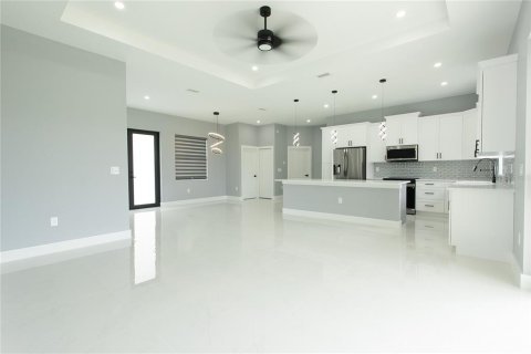 House in Lehigh Acres, Florida 3 bedrooms, 152.36 sq.m. № 2107862 - photo 3