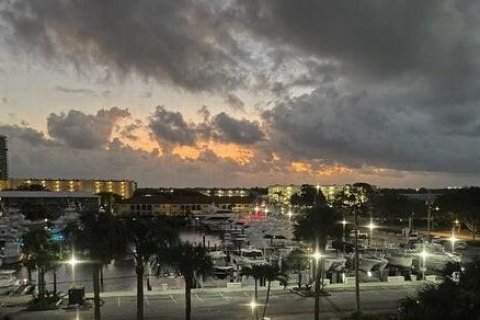 Condo in North Palm Beach, Florida, 2 bedrooms  № 2246223