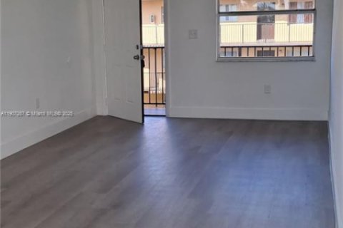 Appartement à louer à Hialeah, Floride: 3 chambres, 78.69 m2 № 1963856 - photo 1