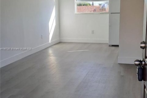 Appartement à louer à Hialeah, Floride: 3 chambres, 78.69 m2 № 1963856 - photo 2