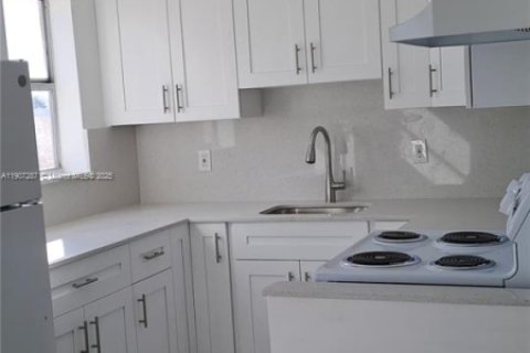 Appartement à louer à Hialeah, Floride: 3 chambres, 78.69 m2 № 1963856 - photo 4