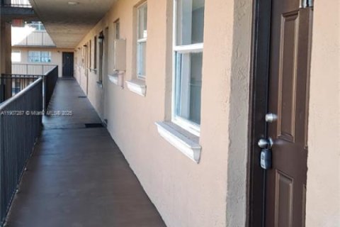 Appartement à louer à Hialeah, Floride: 3 chambres, 78.69 m2 № 1963856 - photo 16