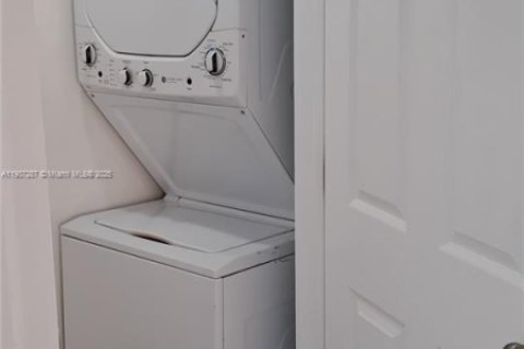 Appartement à louer à Hialeah, Floride: 3 chambres, 78.69 m2 № 1963856 - photo 17