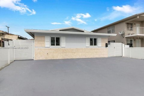 Купить коммерческую недвижимость в Хайалиа, Флорида 190.82м2, № 1964581 - фото 1