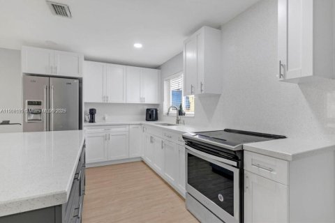 Купить коммерческую недвижимость в Хайалиа, Флорида 190.82м2, № 1964581 - фото 9