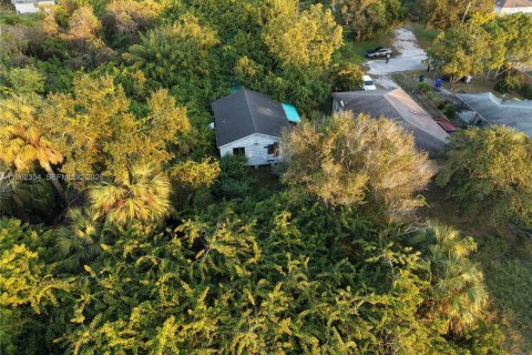 House in Vero Beach, Florida 2 bedrooms, 75.81 sq.m. № 2023997 - photo 3