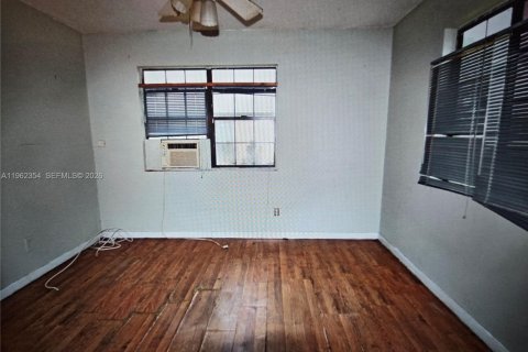 House in Vero Beach, Florida 2 bedrooms, 75.81 sq.m. № 2023997 - photo 11