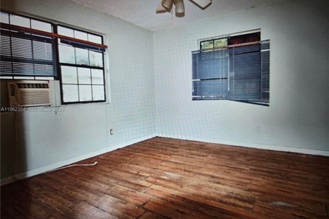 House in Vero Beach, Florida 2 bedrooms, 75.81 sq.m. № 2023997 - photo 9