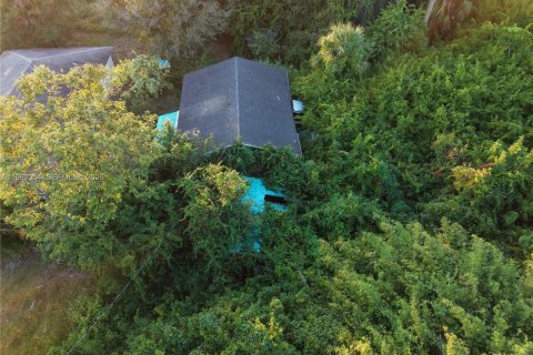 House in Vero Beach, Florida 2 bedrooms, 75.81 sq.m. № 2023997 - photo 2