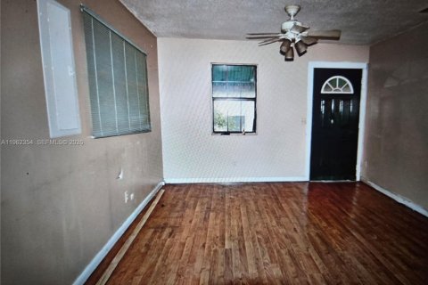 House in Vero Beach, Florida 2 bedrooms, 75.81 sq.m. № 2023997 - photo 8