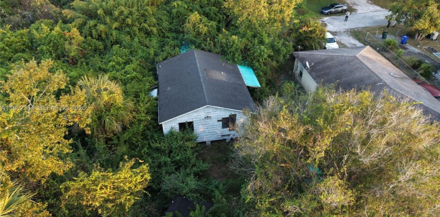 House in Vero Beach, Florida 2 bedrooms, 75.81 sq.m. № 2023997