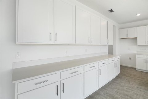 House in DeLand, Florida 5 bedrooms, 281.49 sq.m. № 1441087 - photo 6