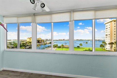 Condominio en venta en Saint Petersburg, Florida, 2 dormitorios, 103.12 m2 № 1350290 - foto 19