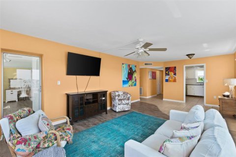 Condominio en venta en Saint Petersburg, Florida, 2 dormitorios, 103.12 m2 № 1350290 - foto 11