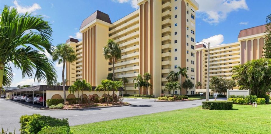 Condominio en Saint Petersburg, Florida, 2 dormitorios  № 1350290