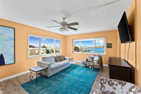 Condominio en venta en Saint Petersburg, Florida, 2 dormitorios, 103.12 m2 № 1350290 - foto 12