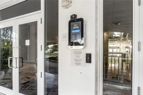 Condo in North Miami, Florida, 1 bedroom № 2082334 - photo 26