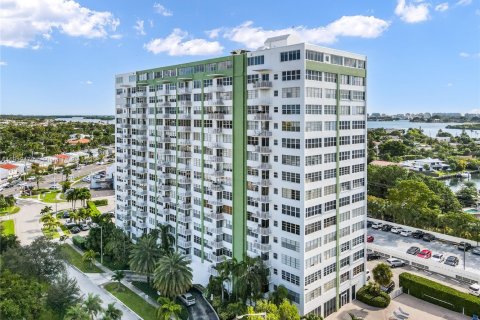 Condo in North Miami, Florida, 1 bedroom № 2082334 - photo 5
