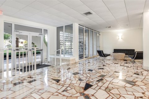 Condo in North Miami, Florida, 1 bedroom № 2082334 - photo 21