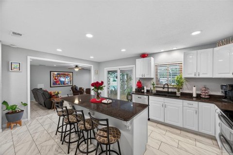 House in Lakeland, Florida 3 bedrooms, 246.56 sq.m. № 1894998 - photo 16