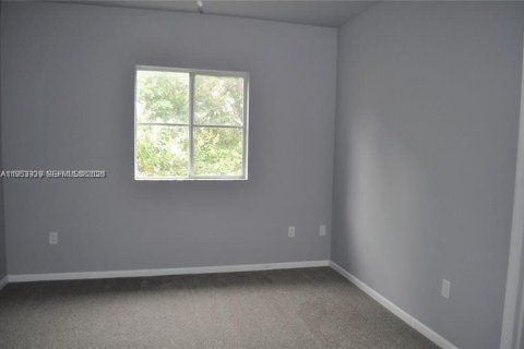 Townhouse in Tamarac, Florida 3 bedrooms, 132.66 sq.m. № 2008440 - photo 9