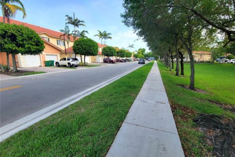 Townhouse in Tamarac, Florida 3 bedrooms, 132.66 sq.m. № 2008440 - photo 21