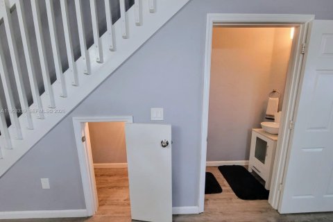 Townhouse in Tamarac, Florida 3 bedrooms, 132.66 sq.m. № 2008440 - photo 15