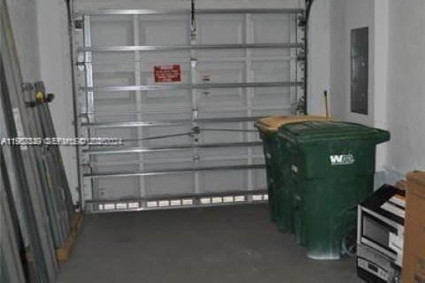 Townhouse in Tamarac, Florida 3 bedrooms, 132.66 sq.m. № 2008440 - photo 17