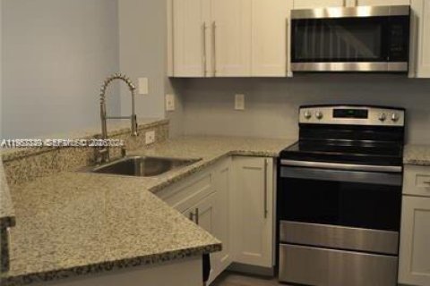 Townhouse in Tamarac, Florida 3 bedrooms, 132.66 sq.m. № 2008440 - photo 6