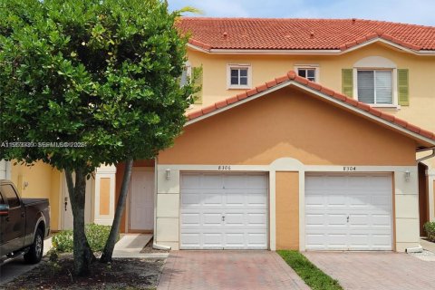 Townhouse in Tamarac, Florida 3 bedrooms, 132.66 sq.m. № 2008440